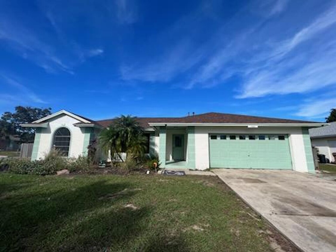 Primary Photo - Beautiful 4 bedroom 3 bathroom Pool Home