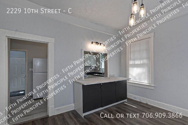 Foto del edificio - 2229 10th St