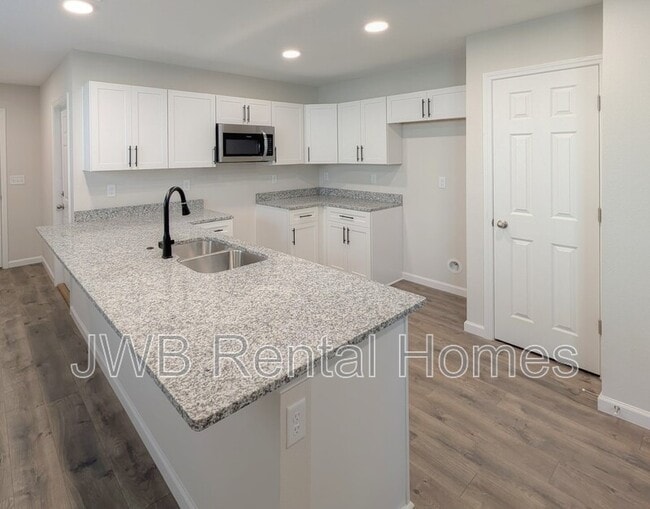 Foto del edificio - 7915 Eaton Ave