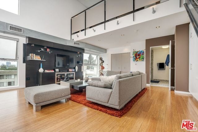 Foto del edificio - 7062 Hawthorn Ave