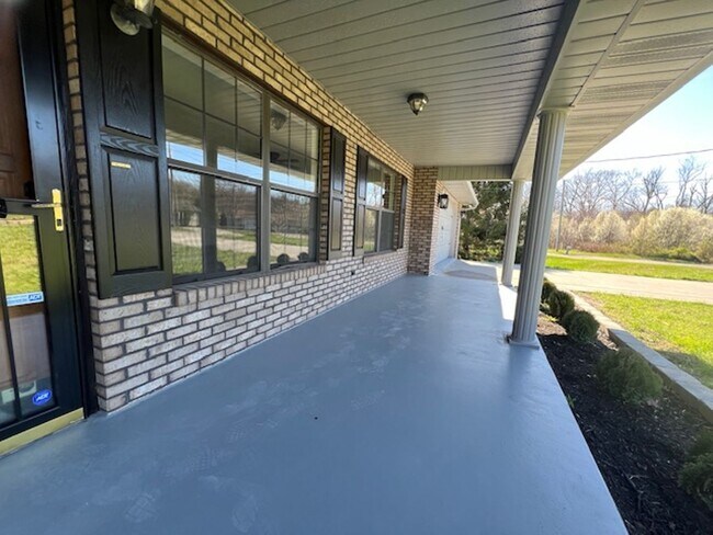 Building Photo - One-Level Living at the End of a Quiet Cul...