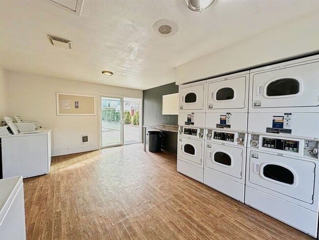 Foto del edificio - Covington Square Apartments