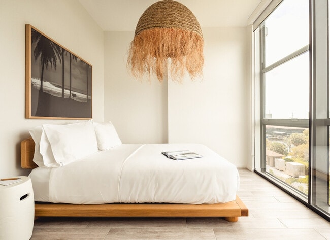 Building Photo - 221 SW 1st Ave