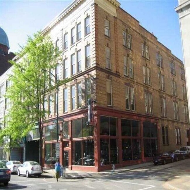 Foto del edificio - 121 W Broad St