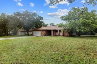 Building Photo - 506 Lakeway Dr