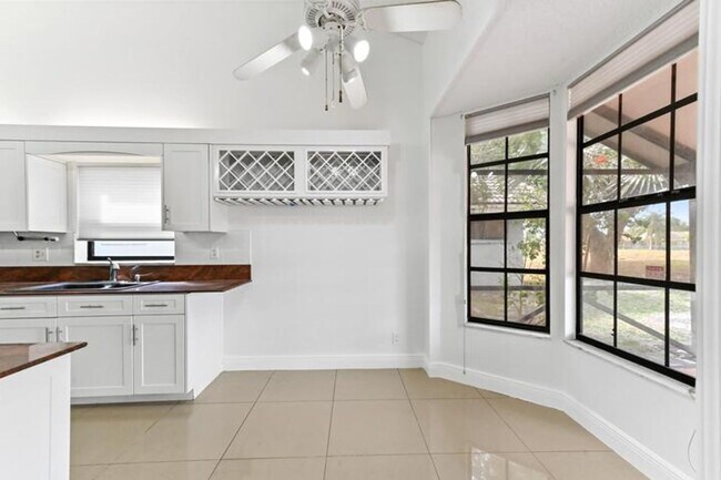 Photo - 5421 Helene Cir House