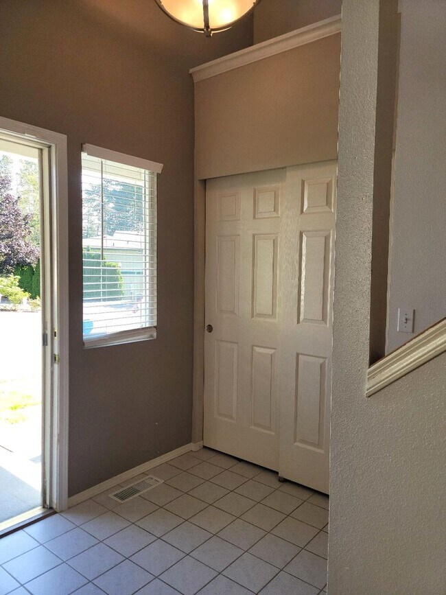 Foto del edificio - 3 Bedroom Home in East Bremerton