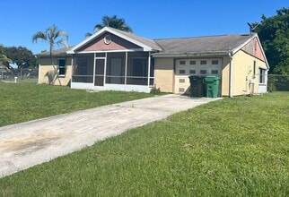 Building Photo - 2901 SW Birtle Ct