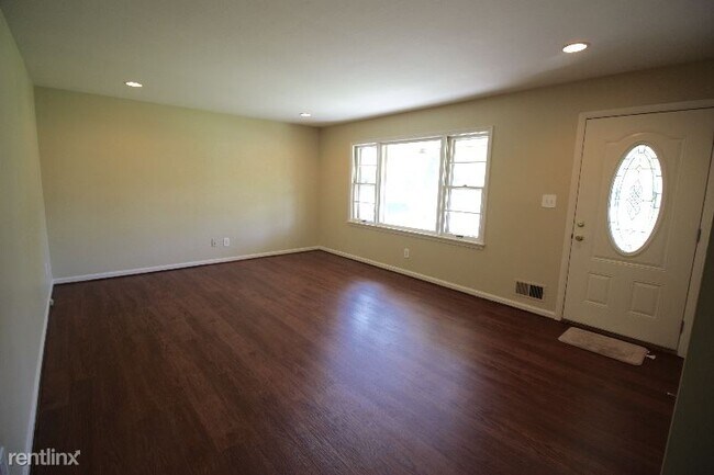 Foto del edificio - 3 br, 2 bath House - 7112 Sunnyvale Way