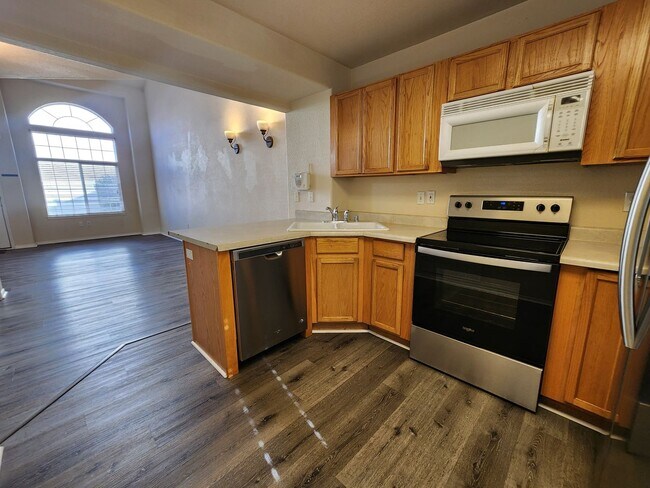 Building Photo - Beautiful 2 Bed, 2 Bath Home Near Fort Car...