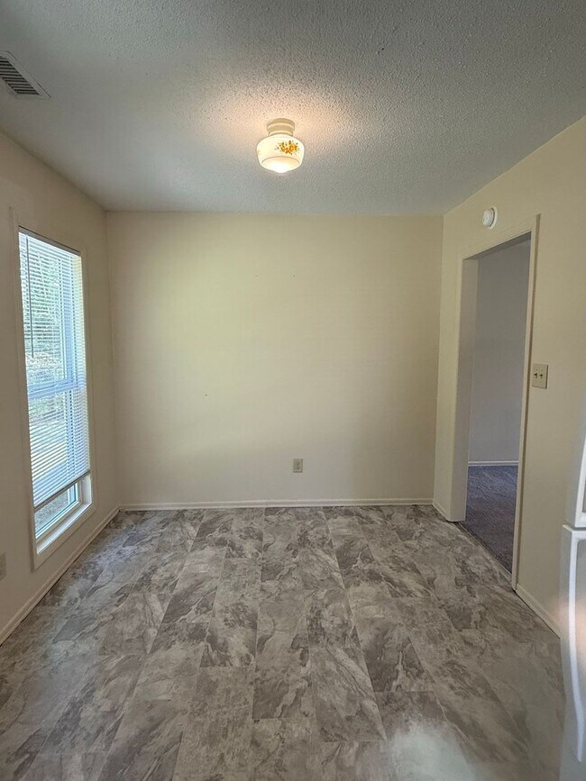 Foto del edificio - 2 bedroom, 1 bath Duplex