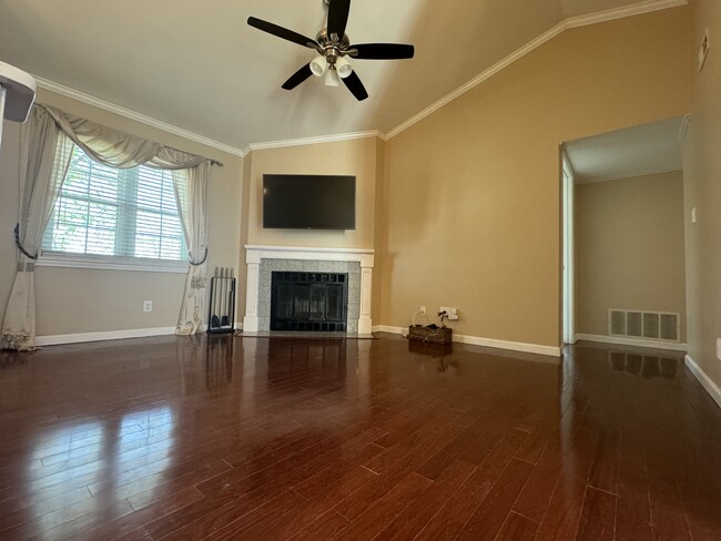 Building Photo - 1469 Bobolink Pl