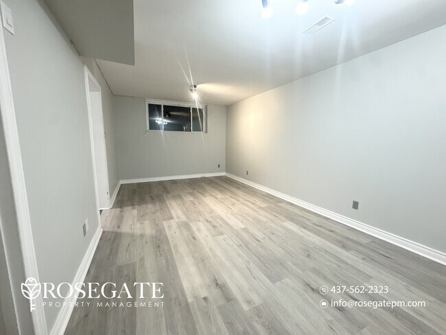 Photo du bâtiment - Modern 2-Bedroom Basement Apartment with In-Unit Laundry & Parking – Mississauga