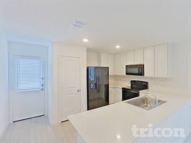 Foto del edificio - 6751 Highlands St