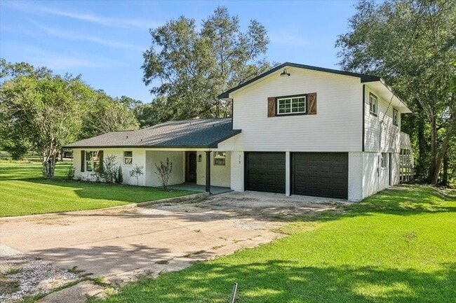 Building Photo - 215 Cypress Bend Dr