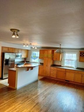 Building Photo - Upscale beautiful and spacious 3-bedroom, 2.5-bathroom apartment Oakland/Shadyside area