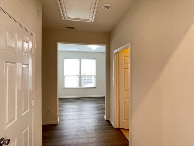Building Photo - 28519 Willow Orchard Ln