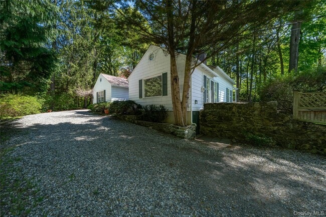 Building Photo - 105 Douglas Rd