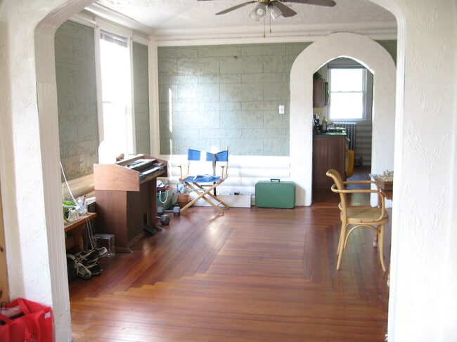 Building Photo - 90 Messer St