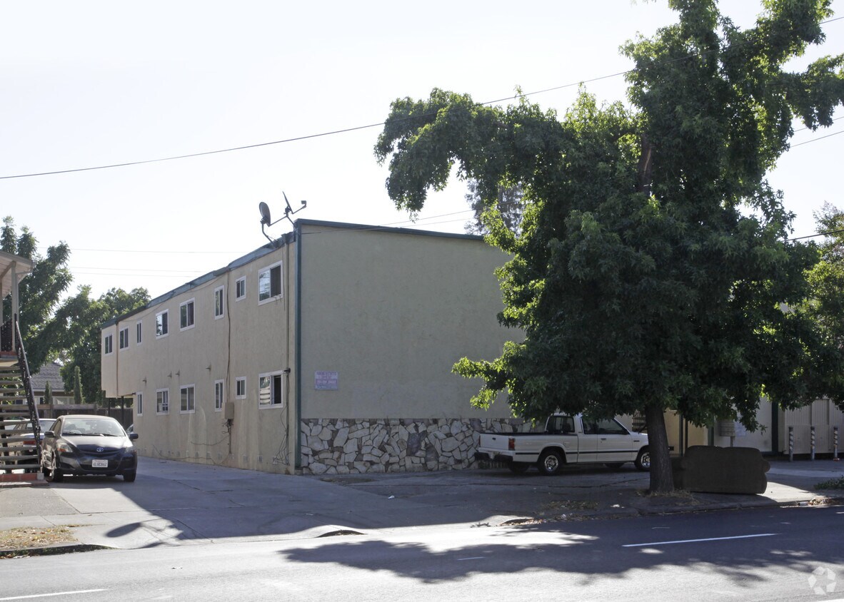 Primary Photo - 726 S 10th St