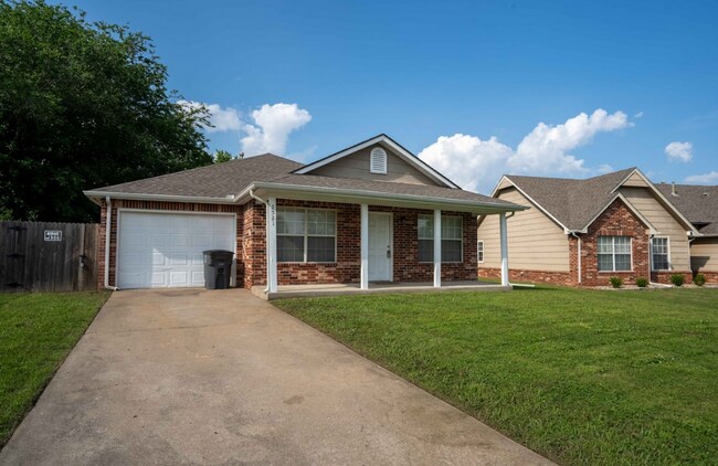 Building Photo - 3 Bed / 2 Bath in Tulsa!