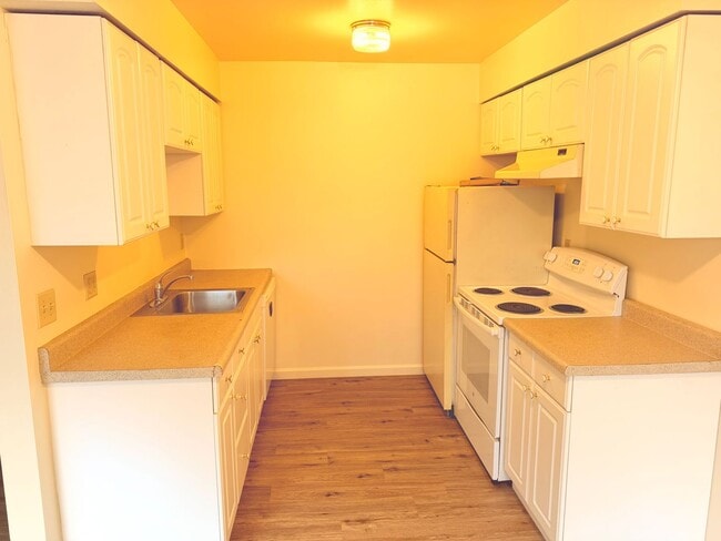 Foto del edificio - 2bed/1 Bath Second Level Unit on Near SE Powell/Ross Island Bridge