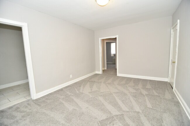 Livingroom - 913 Saint Dunstans Rd