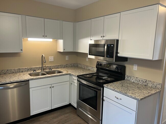 Building Photo - 117 Langley Dr