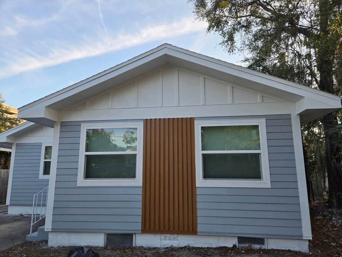 Front Exterior View - 1520 Woodward St