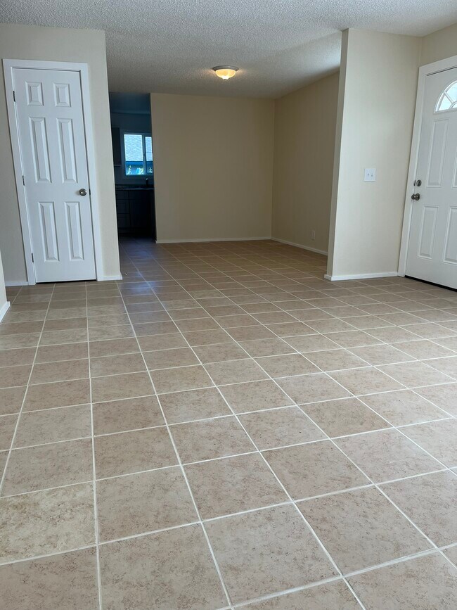Building Photo - 2535 Oriole Dr