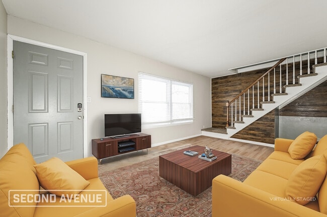 Building Photo - 1926 Sloan Ave