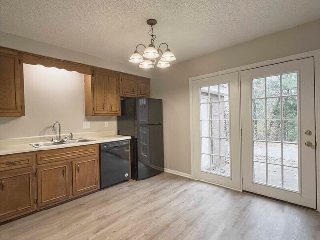 Building Photo - 610 Sango Rd