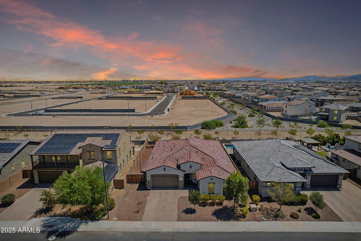 Foto principal - 3405 S 183rd Dr