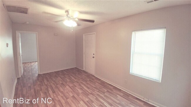 Building Photo - 1047 Mountain Crest Dr