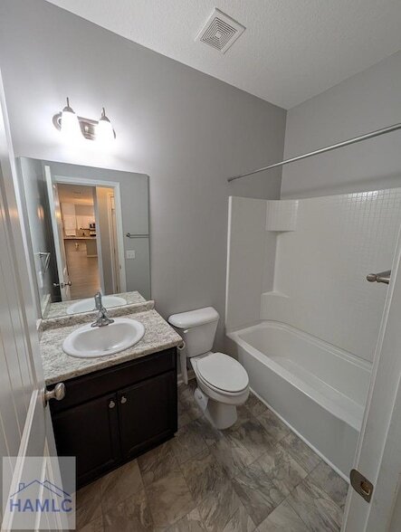 Foto del edificio - 29 Labrador Ln