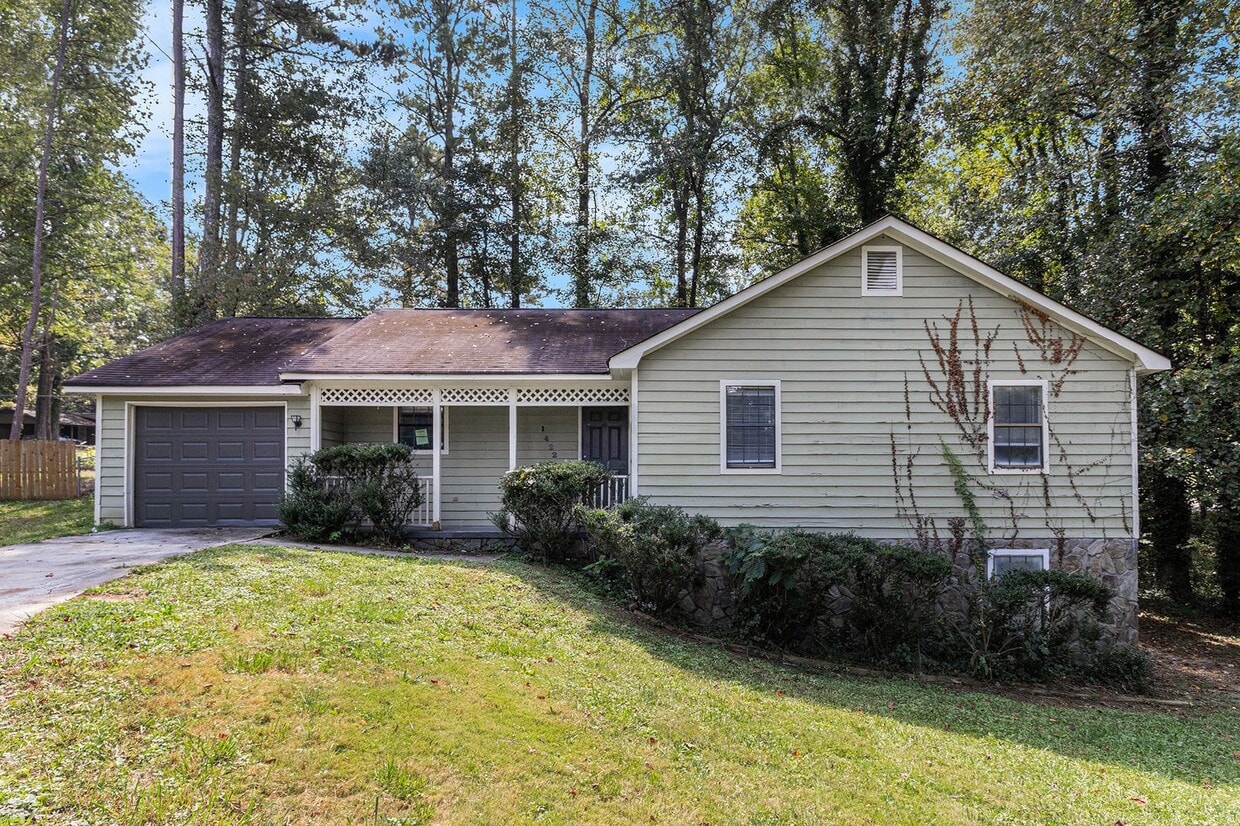 3 bdrm, 2 bath in Stone Mountain - 3 bdrm, 2 bath in Stone Mountain