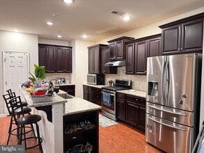 Building Photo - 728 Sun Valley Ct