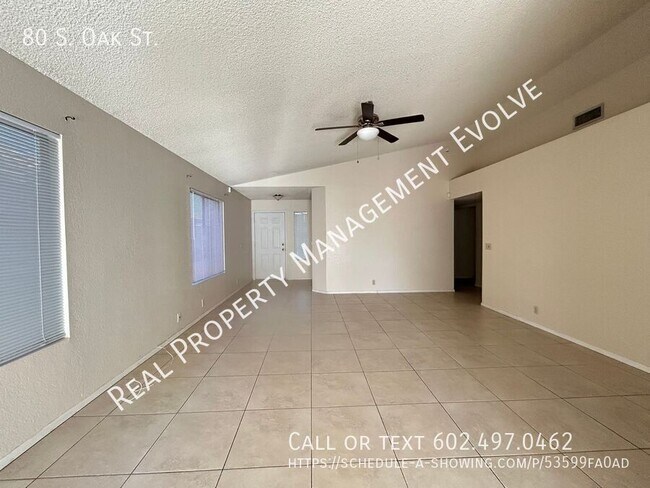 Building Photo - At Home on Oak!