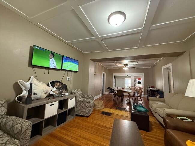 Building Photo - $3,000 | 5 Bedroom, 2 Bathroom House | NO ...