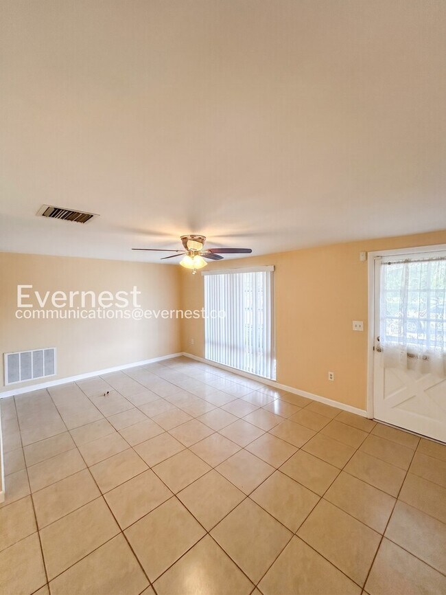 Foto del edificio - 4133 Grayton Dr
