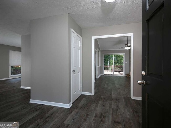 Building Photo - 581 Autumn Ln