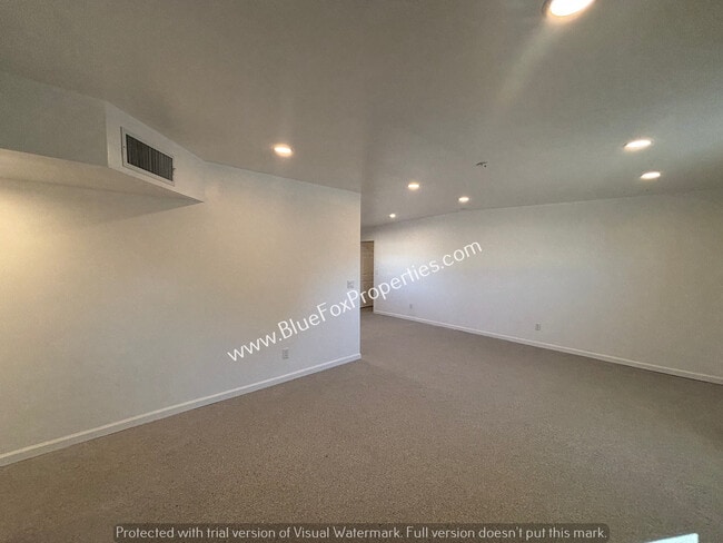 Photo - 654 W Mabel St House