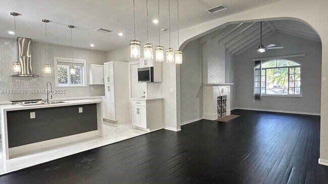 Foto del edificio - 1824 SW 24th St