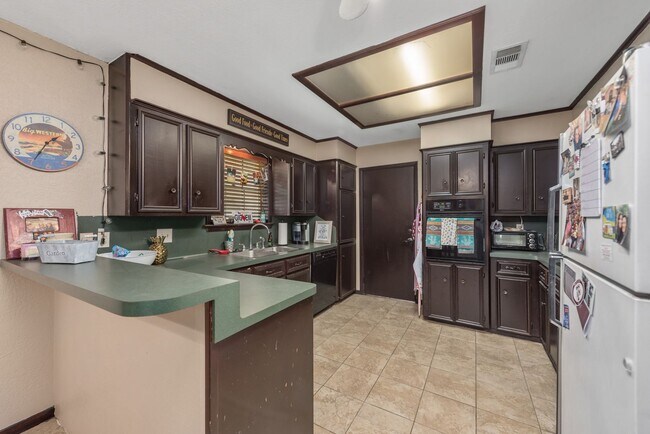 Foto del edificio - JANUARY 2025 PRE-LEASE Cute 3 Bed, 2 Bath ...