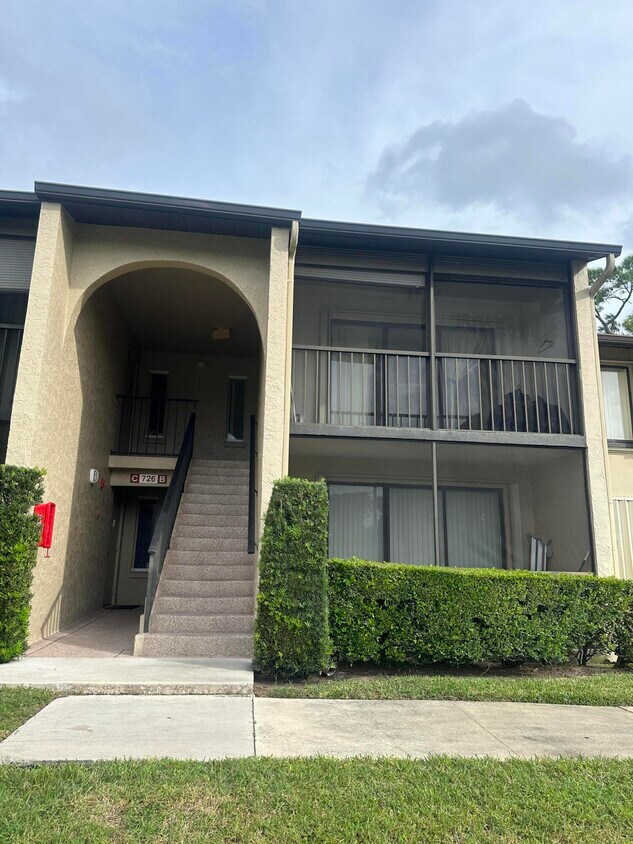 726 Sunny Pine Way Unit B2, Greenacres, FL 33415 Room for Rent in Greenacres, FL