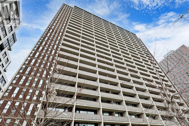 Building Photo - 666-1666 Spadina Ave.