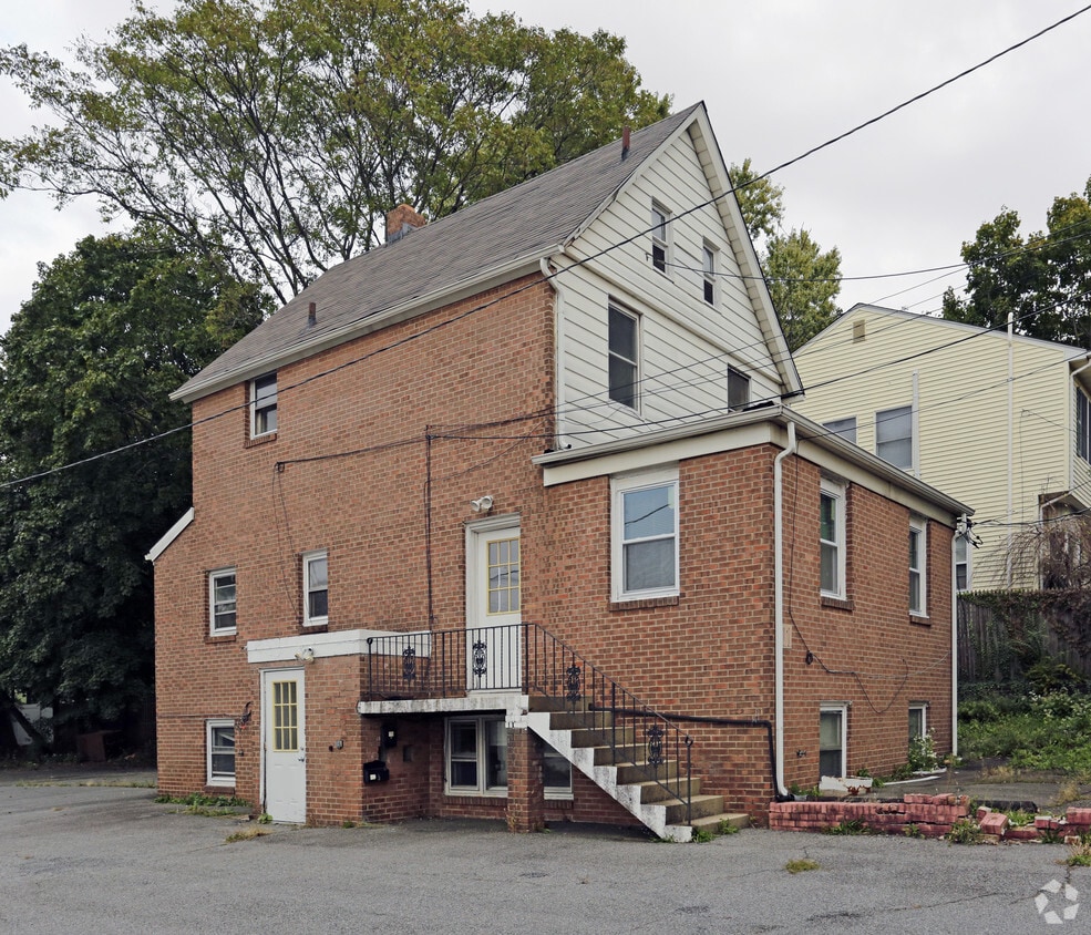 Primary Photo - 5 Unit Multifamily