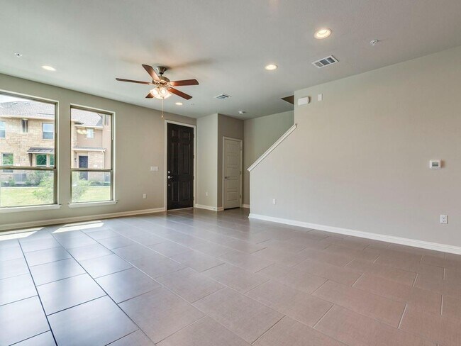 Foto del edificio - 13800 Lyndhurst St