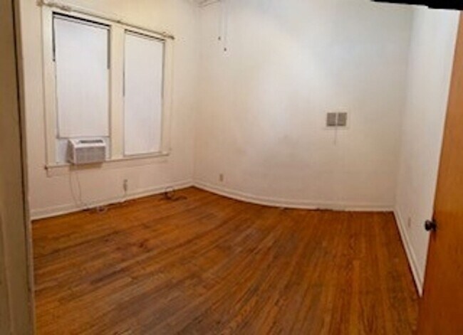 Foto del edificio - 704 E Thomas St