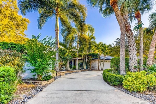 Building Photo - 7 Oakwood Dr